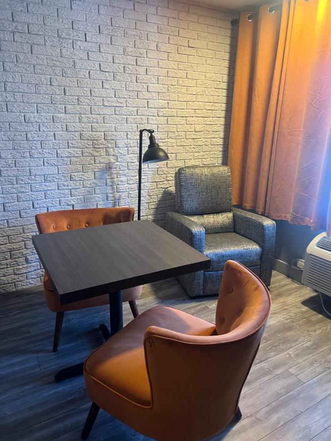 Complexe Dix80 Motel Mont-Laurier Eksteriør billede